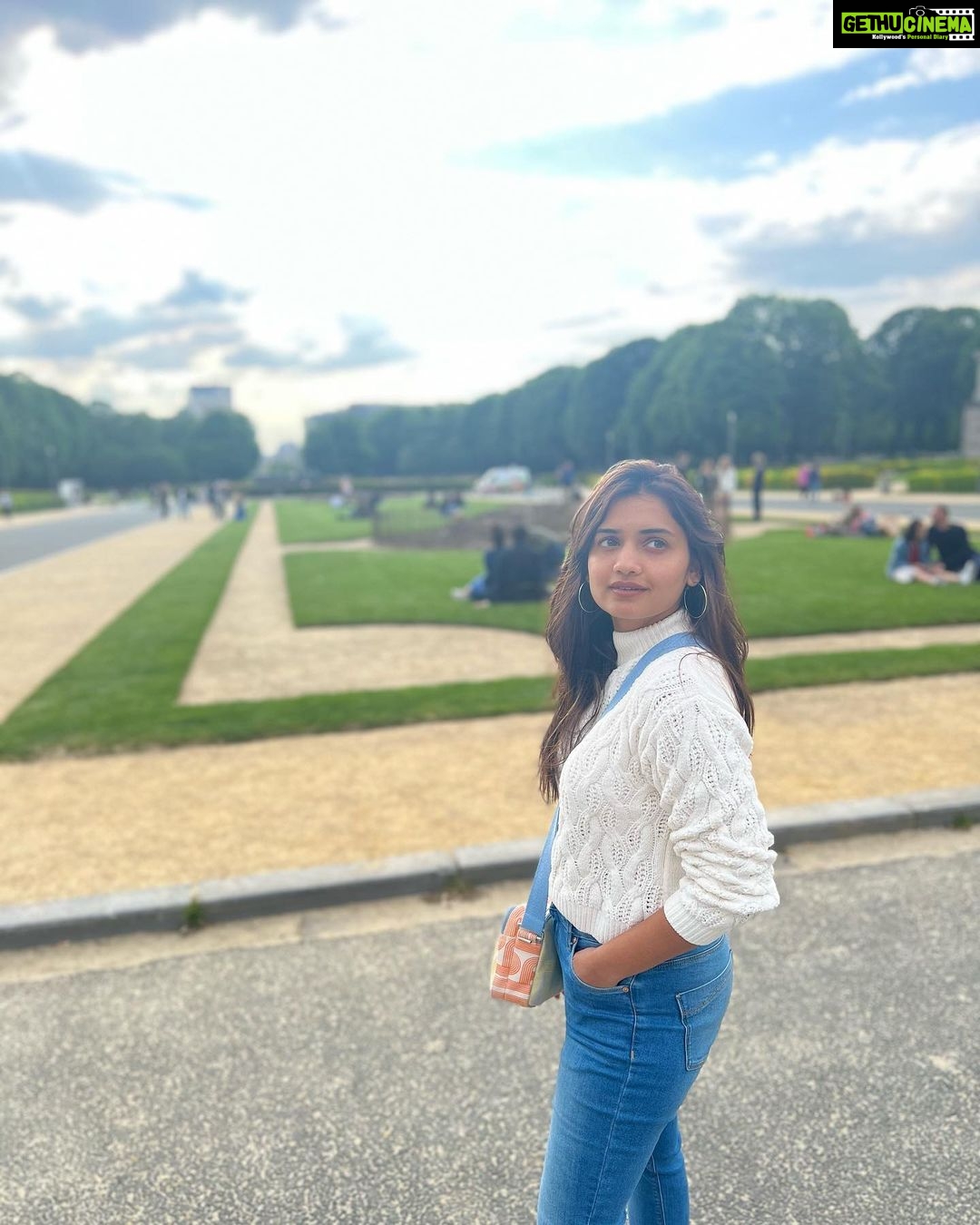 Hruta Durgule Instagram - Brussels ❤️ #belgium #brussels #grandplacebrussels #beurs #fries #waffles #parcducinquantenaire #travel #explore Bruxelles-Capital,Belgium