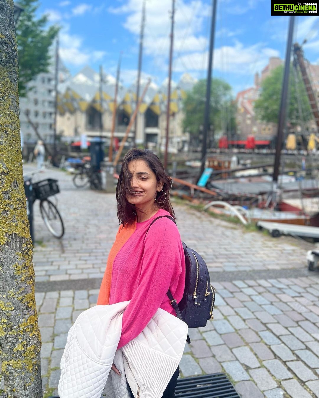 Hruta Durgule Instagram - Rotterdam 🌸 #travel #explore #rotterdam #netherlands #markhtalrotterdam #grateful #blessed Cube house