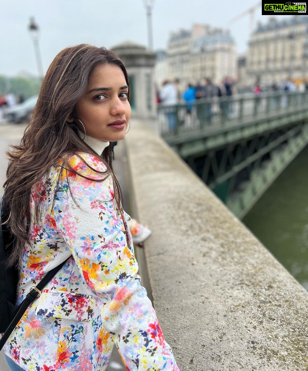 Hruta Durgule Instagram - Paris,je t'aime 🥹❤️ #travel #explore #grateful #happy #blessed Cathédrale Notre-Dame de Paris