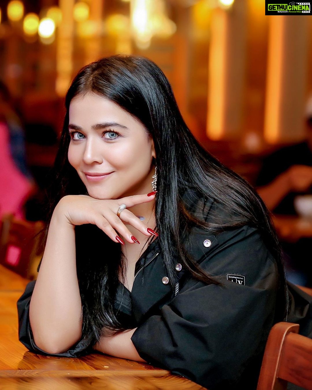 Humaima Malick Instagram - I know you’re tired but come, this is the way. Jalalu’l-din Rumi