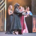 Humaima Malick Instagram - Maaa tum ho tu Mera maan gai jahaan hai meri jaan bai Shukriya Mujhey maima Humaima bananay k lia mai kuch nahee agar app nahee …. Everyone say Mashallah 😍 this award goes to every one of you who loved me so much who make me win this 🏆 Manchester, United Kingdom
