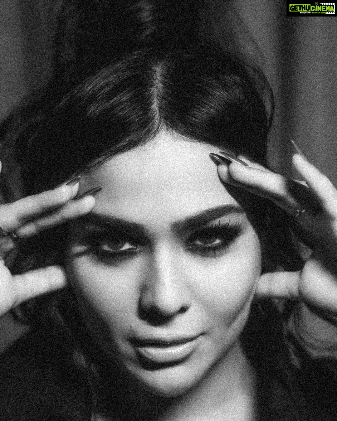 Humaima Malick Instagram - Humaima Malick in Monochrome ❤️ @humaimamalick @zafshabir @officiallubnarafiq @afsheenmalik @nuofficial @thecactusagency @rameezbarkat . . . #FilmedbyAkash Manchester, United Kingdom