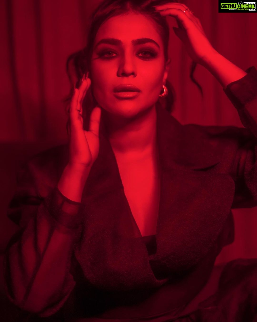 Humaima Malick Instagram - I Am Here To Stay! London, United Kingdom