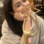 Humaima Malick Instagram - Finally retuning home with this beauty … Thankyou everyone for making me win 🏆 this one is for all of you each of you my people without your love I’m nothing … and yeah ammi took these pictures kiah framing hain ❤️🫶💋 AbuDhabi