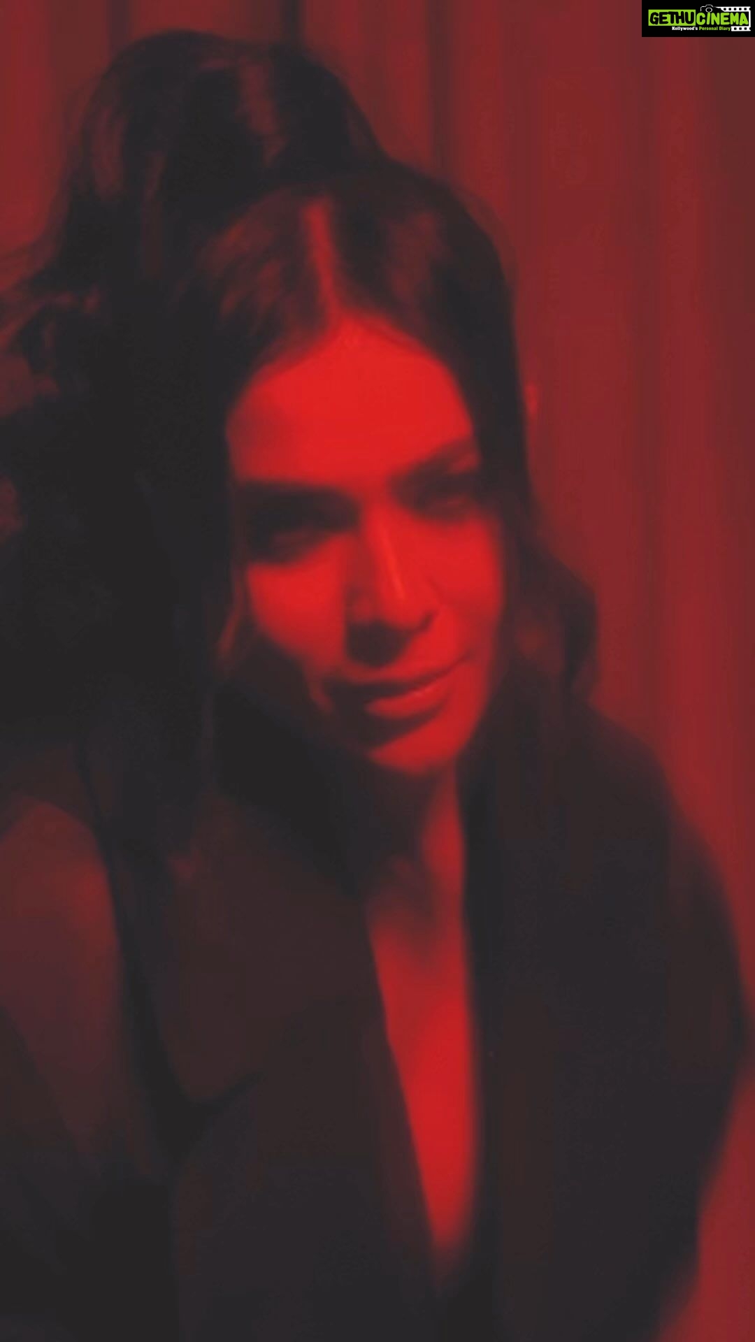 Humaima Malick Instagram - Iâm here to stay ! â¤ď¸đ Creative Director & Styling: @zafshabir Styling Assistant: @afsheenmalik Wardrobe: @nuofficial Makeup & Hair: @officiallubnarafiq Photography & Videography: @filmedbyakash Production: @thecactusagency Manchester, United Kingdom
