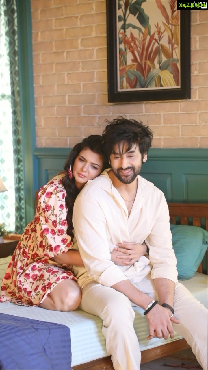 Ihana Dhillon Instagram - In the heart of love’s story, sharing a sneak peek. #BhulaDu 🎼✨💕 Song Out Now #tseries #BhushanKumar @tseries.official @payaldevofficial @stebinben @quadri.sayeed @dhruwal.patel @jigarmulani @ishashankvyas @the2studios