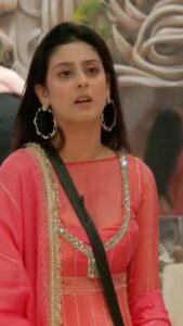Isha Malviya Instagram - Pyaar mein ghussa hota hai, ladai bhi hoti hai par physical aggression, itna dominance. This is no language of love. This is the language of fear, frustration and toxicity.
Is this fair on Isha? Does she deserve this?

#teamishamalviya 

Outfit: @doree_punjab
Jewels: @agsjewellery
Stylist: @khwaish_mehta @isshhhbykhwaish

@colorstv @officialjiocinema
#biggboss17 #bb17 #colorstv #jiocinema #endemolshine @endemolshineind