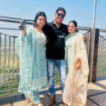 Isha Malviya Instagram – Galti har kisise hoti hai.. duniya mein koi perfect nahi hota. Jisne 17 saal ki age se apna career aur apne rishte itne pyaar aur maturity se nibhaye hai aur apni galti hone par maafi bhi mang li.. vo kabhi aapko neerash nahi karegi.
#StayStrongIsha
Zindagi harr ghadi ek nayi jang hai.. ye mushkile bhi guzar jayegi.. hum humesha tere sang hai. ❤️
#teamishamalviya
@colorstv @officialjiocinema
#biggboss17 #bb17 #colorstv #jiocinema #endemolshine