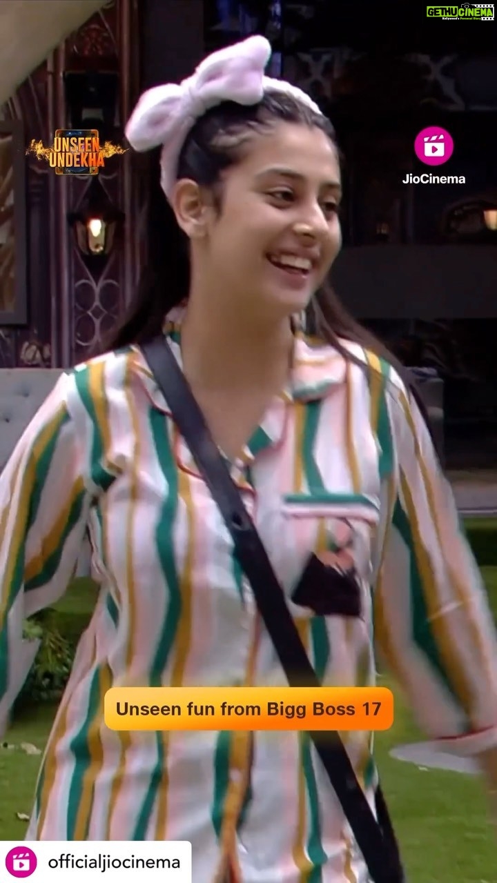 Isha Malviya - 359.9K Likes - Posted @withregram ⢠@officialjiocinema Aishwarya and Isha in ātehelkaā mode!
Watch the new episode of #BiggBoss17 on JioCinemaĀ andĀ @colorstv and catch all the āUnseen Undekhaā fun, streaming free only on #JioCinema
#BB17 #BB17onJioCinema #BiggBoss @beingsalmankhan
Nightsuit: @clozena
Stylist: @khwaish_mehta @isshhhbykhwaish @yourstylistforever
