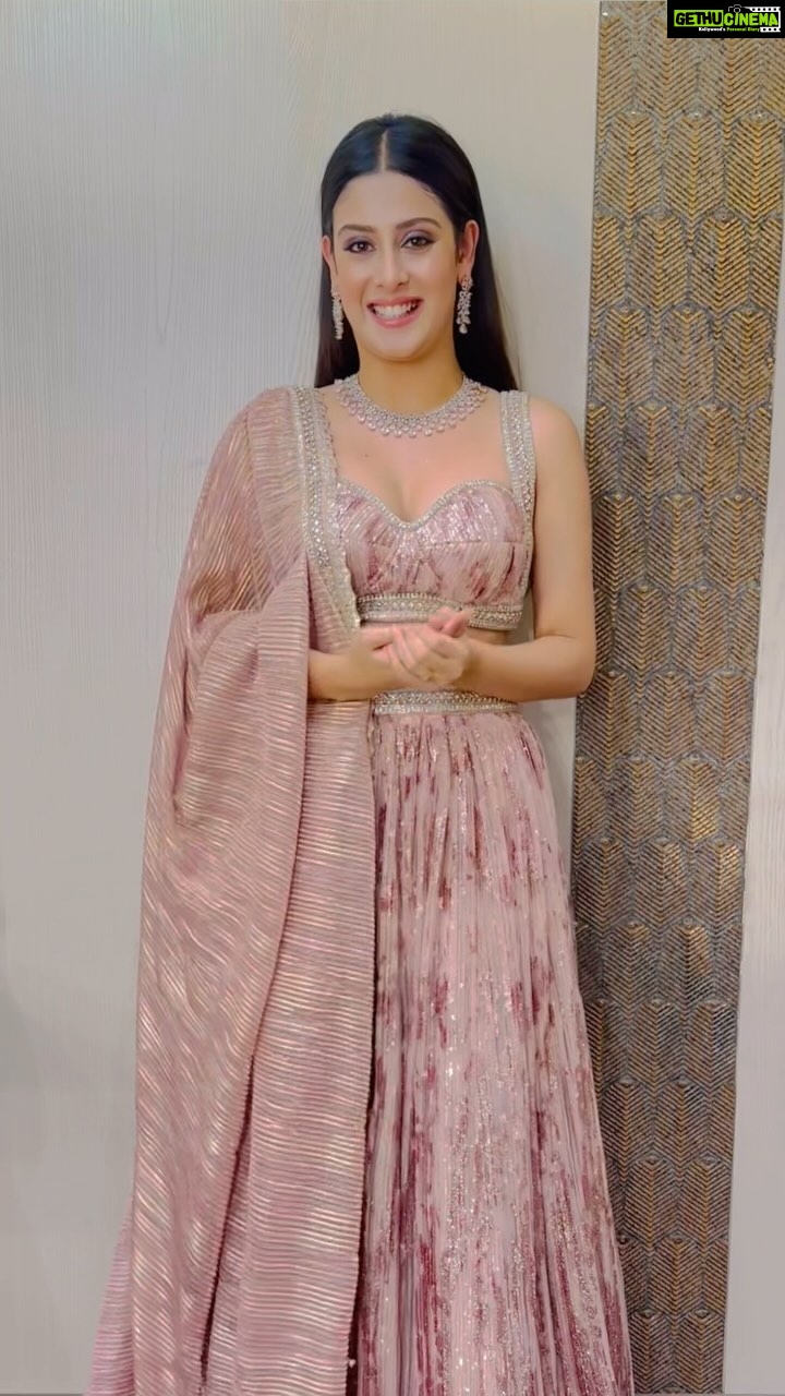 Isha Malviya Instagram - Chote sheher se bade sapne liye.. mehnat kar yaha tak pohochna.. aur musibato ka datkar samna karna.. aa gai hai bigg boss ki sabse youngest aur dumdar contestant Isha Malviya. Apne humesha Isha ka saath diya hai aur iss journey mein bhi dete rehna. Keep supporting and loving Isha. ❤️💫 #ishamalviya #biggboss #biggboss17 #bb17 #colors #jiocinema #endemolshine @colorstv @endemolshineind @officialjiocinema