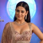 Isha Malviya Instagram – Jasmine jaisi hai jiski chamak, aa rahi hai Isha dene achche achchon ko Bigg Boss ke ghar mein takkar! 👁🔥

Dekhiye #BiggBoss17, Aaj se, Mon-Fri 10PM & Sat-Sun 9PM sirf #Colors aur @officialjiocinema par. 

#BB17 #BiggBoss
@Beingsalmankhan

@isha__malviya