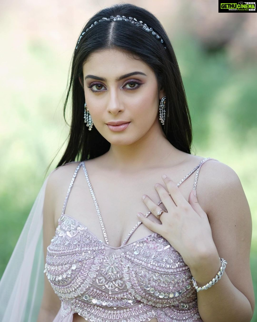 Isha Malviya Instagram - She’s a warrior with an angels heart. ❤️ #teamishamalviya Shot by: @deepikasdeepclicks Makeup: @tamannaaaa_artistry Hair: @shabana_sheikh_11 Outfit: @aliyanabymeenabazaar Jewels: @the_kizals Styled by: @khwaish_mehta @isshhhbykhwaish Team: @insyncdigitals @colorstv @officialjiocinema #biggboss17 #bb17 #colorstv #jiocinema #endemolshine #ishamalviya
