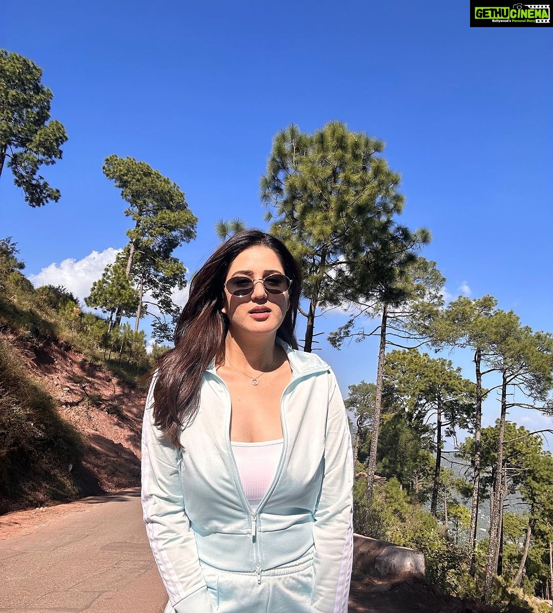 Isha Rikhi Instagram - The sky has it’s own vibe 🩵 Kasauli