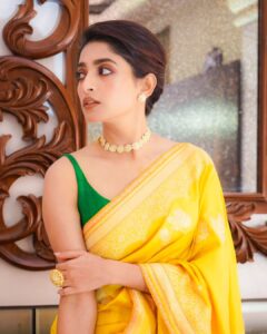Ishaa Saha Instagram - ✨✨✨

.
.
.
🥻 : @style_by_madhab @bholisarees.usa
💄 : @kunal_makeup_artist
📸 : @ankit_roy_photography