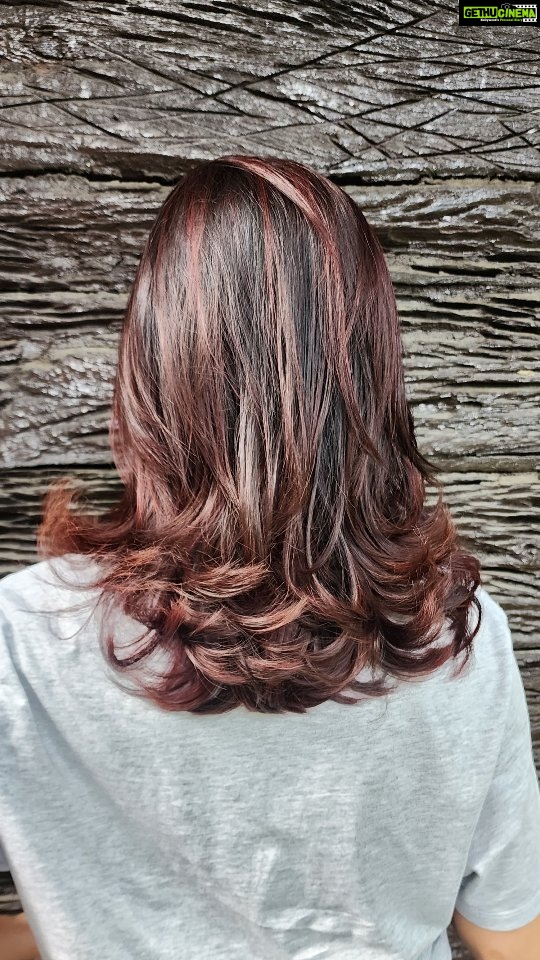 Ishaa Saha Instagram - Easy breezy @ishaasaha_official after coming back from a shoot in London. Getting geared up for #indu #hairstyling #hairgrooming #haircare #reelsinstagram #reelkarofeelkaro #reeitfeelit #actor #indianfilm Call us on 03323212162, 03346023148 or +9198311 31315 Satin Rose Salon And Spa - Jolly Chanda