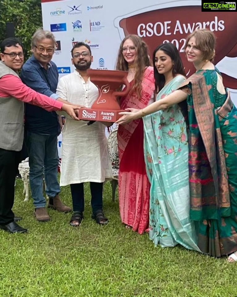 Ishaa Saha Instagram - The stunning GSOE Award trophy for 2023 is here!🏆 Unveiled by our incredible Brand Ambassador from France, Alice Bonnefoy (@alicebnnf), alongside Tollywood stars Ishaa Saha (@ishaasaha_official)and Shaantilal Mukherjee (@santilalmukherjee) . Get ready for a spectacular celebration of talent and creativity. 🌟🎥 #GSOEAwards2023 @porajoyed @meaowpramanik @koel.m_ #StarStuddedUnveiling #pujoasche #durgamaa #DurgaPujaSpectacle #maadurga #pujovibes #pujoasche #goodvibes #kolkatadurgapuja #instagram #maadurga #kolkata #durgapujadiaries #thegreatestshowonearth #gsoe #gsoe2023 𝒦𝑜𝓁𝓀𝒶𝓉𝒶 - 𝒯𝒽𝑒 𝒞𝒾𝓉𝓎 𝒪𝒻 𝒥𝑜𝓎