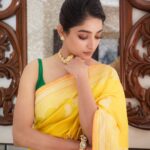 Ishaa Saha Instagram – ✨✨✨

.
.
.
🥻 : @style_by_madhab @bholisarees.usa
💄 : @kunal_makeup_artist
📸 : @ankit_roy_photography