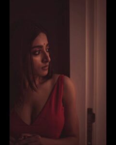 Ishaa Saha Instagram - ঠিক সন্ধ্যে নামার মুখে...........