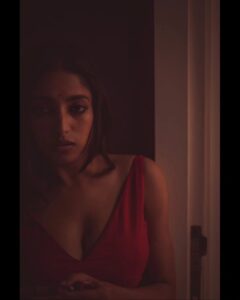 Ishaa Saha Instagram - ঠিক সন্ধ্যে নামার মুখে...........