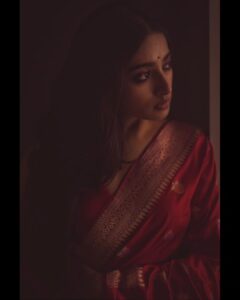 Ishaa Saha Instagram - ঠিক সন্ধ্যে নামার মুখে...........