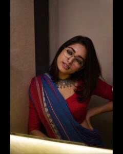 Ishaa Saha Instagram - Aur apna Dil!! 💙❤️