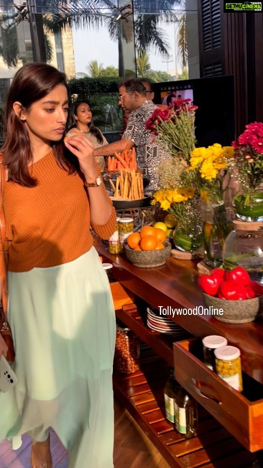 Ishaa Saha Instagram - No diet time for @ishaasaha_official 🥞🥘🍲 #TOSpotted