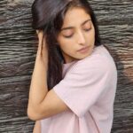 Ishaa Saha Instagram - @ishaasaha_official keeps hair groomed to keep her roots strong and avoid damage from heating equipments during shoot. A fun hair session as always. . . . #chocolate #chocolatehaircolor #celebstyles #jollychandahaircuts #beforeandafter #beforeafter #trendingreels #hairtrends #celebhair #celebrityhairstylist #reelkarofeelkaro #reelitfeelit #hairtransition #hairtrim Follow us on satinrosesalonspa.in Call us on 03323212162,03346023148 or 098311 31315