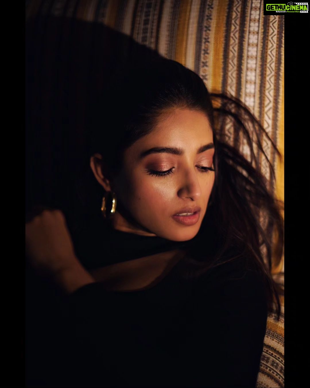 Ishaa Saha Instagram - Days of wine and roses.... ! Home