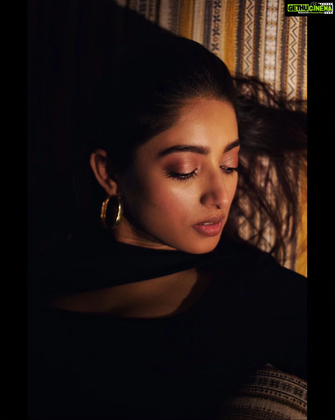 Ishaa Saha Instagram - Days of wine and roses.... ! Home