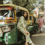 Ishaa Saha Instagram - 🛺🛺🛺 #promotiondays #EktuSoreBoshun #day1itwas 💋 @kunal_makeup_artist 🛺 👚 @tanideas 🛺 📸 @priyatoshsinharoy9