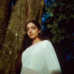 Ishaani Krishna Instagram - സ്വപ്നങ്ങൾക്കും യാഥാർത്ഥ്യത്തിനുമിടയിൽ 🍃 This Halloween I decided to pop out as നീലി 🪷 PC : @ahaana_krishna