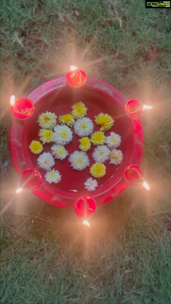 Ishika Singh Instagram - Wishing u all A very happy Diwali 🪔 love light and happiness to everyone 🪔 #diwalivibes✨ #diwali #diwaliwishes #reelitfeelit