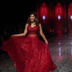 Ishita Raj Sharma Instagram - It was so much fun to be opening the Global India Couture week in New Delhi and even a greater pleasure to be show stopping for the very talented @archanakochharofficial in her new collection ‘Melange’ > @gicwind @newlightjewellers @iam_rajinamdar