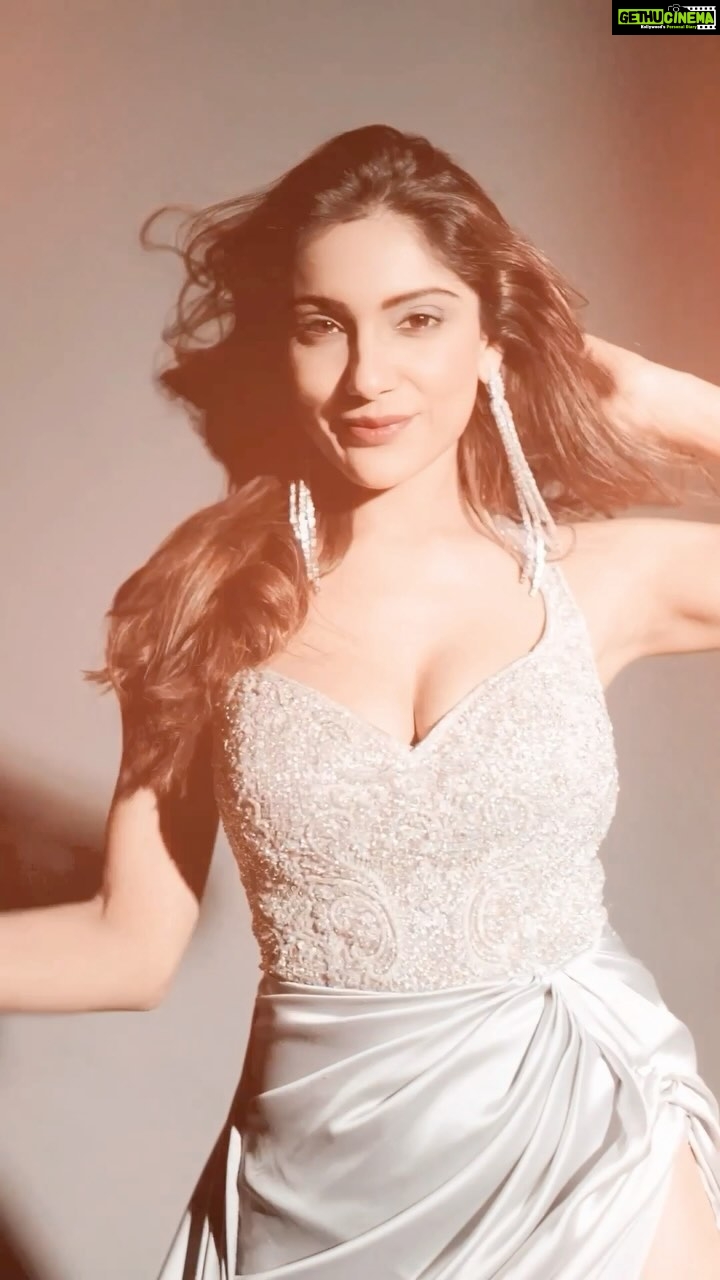 Ishita Raj Sharma Instagram - Aaja baija tu… . @dlmayaofficial @iam_rajinamdar