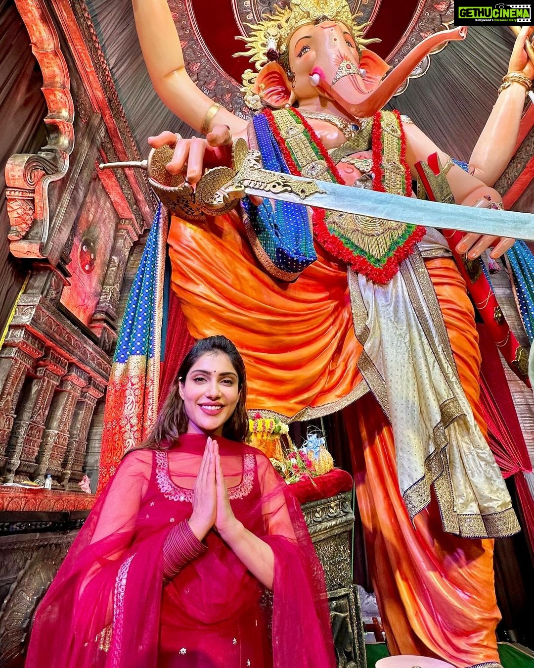 Ishita Raj Sharma Instagram - हे विघ्न विघनेश्वर, सब पर कृपा बनाए रखना🙏 #ganpatibappa Lal Bagh Cha Raja