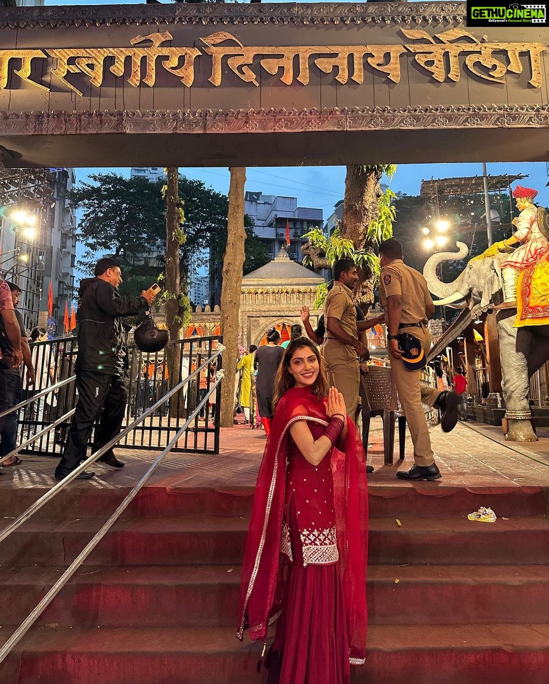 Ishita Raj Sharma Instagram - हे विघ्न विघनेश्वर, सब पर कृपा बनाए रखना🙏 #ganpatibappa Lal Bagh Cha Raja