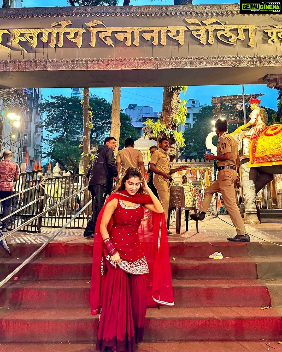 Ishita Raj Sharma Instagram - हे विघ्न विघनेश्वर, सब पर कृपा बनाए रखना🙏 #ganpatibappa Lal Bagh Cha Raja