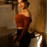 Iswarya Menon Instagram – DRIPPING in moonlight 🌚🤎 
.
📷 @irst_photography 
Mua @noormakeup_mehndi
@vgpgoldenbeachresort