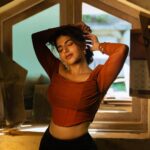 Iswarya Menon Instagram – DRIPPING in moonlight 🌚🤎 
.
📷 @irst_photography 
Mua @noormakeup_mehndi
@vgpgoldenbeachresort