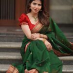 Iswarya Menon Instagram - இனிய தீபாவளி நல்வாழ்த்துக்கள்🪔 . దీపావలి శుభాకాంక్షలు 💥 . ദീപാവലി ആശംസകൾ . Wishing you all a happy happy Diwali 🪔💥♥️ . 📷 @camerasenthil @jeevithamakeupartistry @thepallushop @aaranyarentaljewellery @rrajeshananda