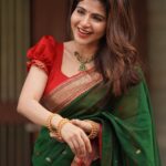 Iswarya Menon Instagram – இனிய தீபாவளி நல்வாழ்த்துக்கள்🪔
.
దీపావలి శుభాకాంక్షలు 💥
.
ദീപാവലി ആശംസകൾ
.
Wishing you all a happy happy Diwali 🪔💥♥️
.

📷 @camerasenthil 
@jeevithamakeupartistry 
@thepallushop 
@aaranyarentaljewellery 
@rrajeshananda