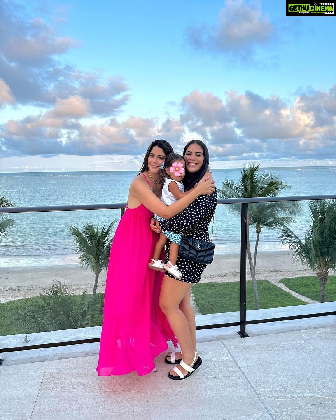 Izabelle Leite Instagram - memories with the right people will always remain priceless!! me and my girls 🩷🧿🌻 João Pessoa, Brazil
