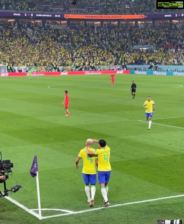 Izabelle Leite Instagram - bringing luck to 🇧🇷🤪 4 goals on our side! quando richarlison marcou eu não consegui comemorar e filmar ao msm tempo🤣🤣🤣 🇧🇷🇧🇷🇧🇷🇧🇷🇧🇷🇧🇷 Vamoooooo 🏆 🦶🔥 Gadget Stadium