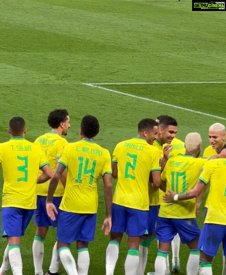 Izabelle Leite Instagram - bringing luck to 🇧🇷🤪 4 goals on our side! quando richarlison marcou eu não consegui comemorar e filmar ao msm tempo🤣🤣🤣 🇧🇷🇧🇷🇧🇷🇧🇷🇧🇷🇧🇷 Vamoooooo 🏆 🦶🔥 Gadget Stadium