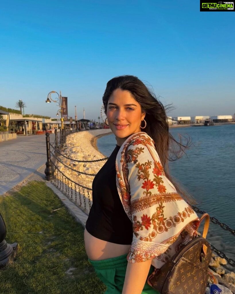 Izabelle Leite Instagram - Happy Women’s day🌹 The Lord make his face shine upon you, and be gracious to you ✨ 6:24-26 There’s another angel coming into my life🥰🧿mommy of 2 ✨🥹🤰🏻 Al Maha Island
