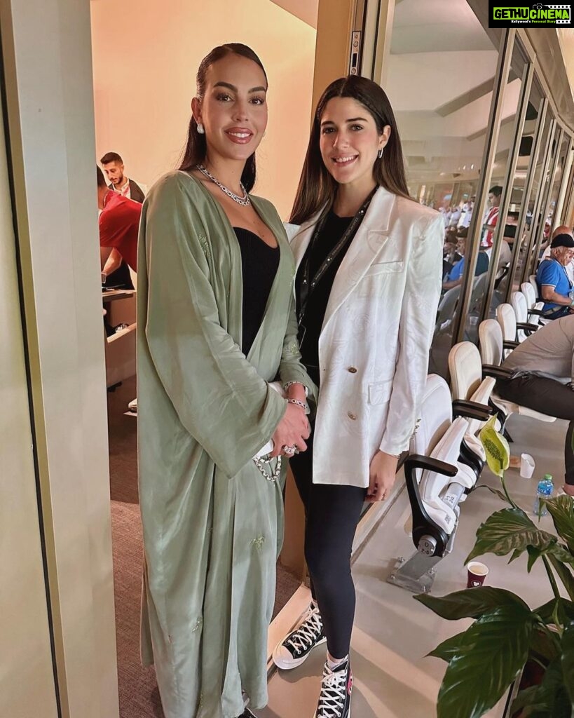 Izabelle Leite Instagram - well done Portugal 🇵🇹 and Georgina,shes even more beautiful in real ❤️ outra vez dando sorte em campo 🦶🔥😅 Lusail Stadium