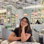Izabelle Leite Instagram - what a mommy of two babies wishes every morning 🥱☕️😌💕 Ladurée