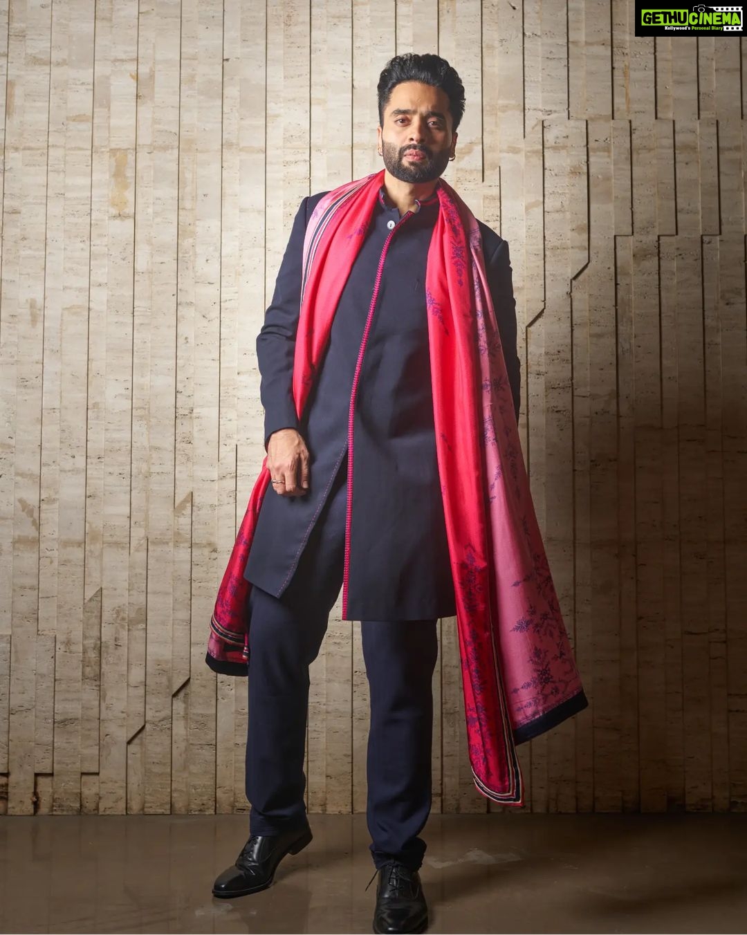 Jackky Bhagnani Instagram - Diwali checklist: Traditional – check! Positive vibes – double check! ✨ Outfit @snbyshantanunikhil Styled by @anshikaav Styling Team @tanazfatima @bhatia_tanisha HMU @officialbmshairstyle Shot by @realvision333
