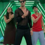 Jackky Bhagnani Instagram - One with our Ganapath is compulsory 🔥😎❤️. You guys made so many reels and videos on Hum Aaye Hain thought of joining the celebration with you guys. Keep sending in your videos & we will share it tag us and the team. 🤗 @tigerjackieshroff @kritisanon @jackkybhagnani #VikasBahl @deepshikhadeshmukh @pooja_ent @virajsawant #GoodCo s|global001 @zeemusiccompany @prakritikakar @siddharthbasrur @piyush_bhagat @shaziasamjit @rishabh_shetty_@paras_omta001 @pravinshindeofficial @niyati_raval95 @nihar_dongre13 @chaosinherveins @nandika_diwedi #WhiteNoiseStudios @pvrpictures