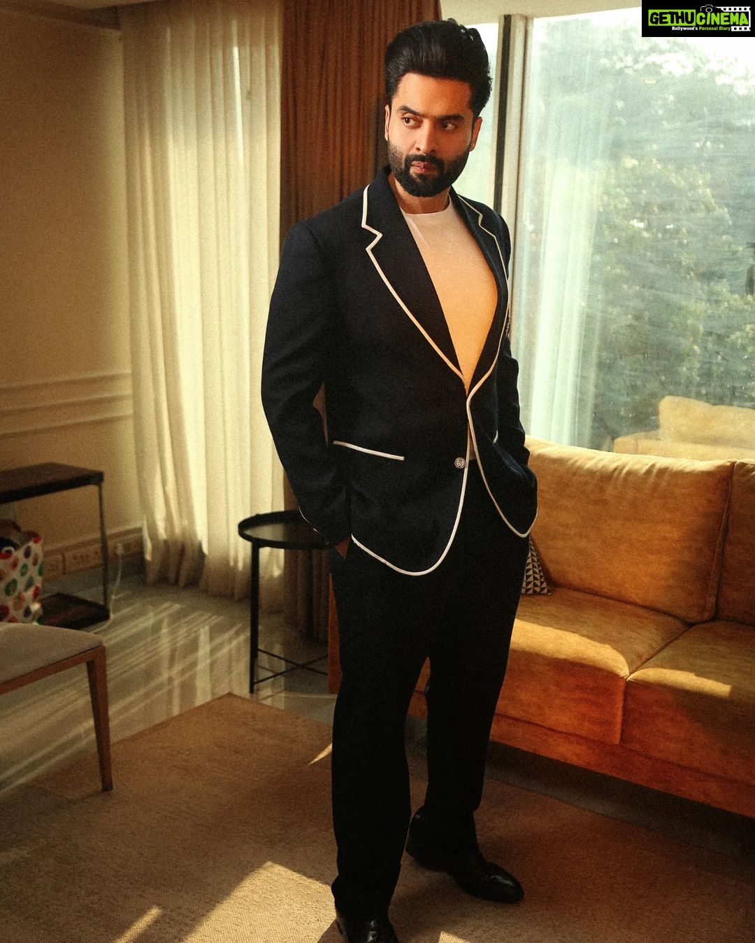 Jackky Bhagnani Instagram - Embracing the calm of sunset, grateful for the journey that led to #Ganapath. Stay tuned for its release on October 20th 🎥 #Ganapath #ProducerJourney #StyleWithJB Outfit @snbyshantanunikhil Shoes @dmodotofficial Styled by @anshikaav Assisted by @bhatia_tanisha HMU by @luv_hans77 Shot by @ajayjangidphotography